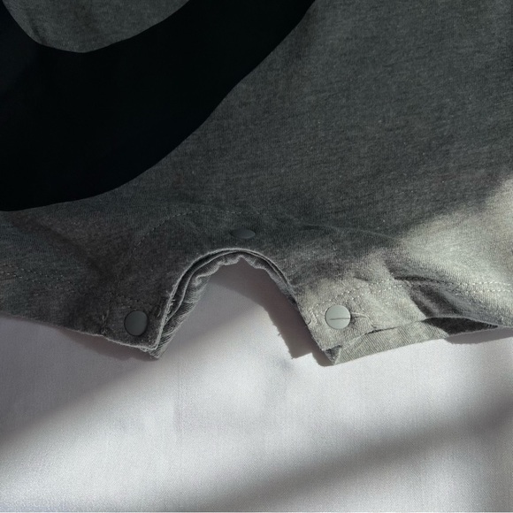 Nike Grey Logo Print Short Sleeve Romper Size 3 Months - Picture 5 of 10